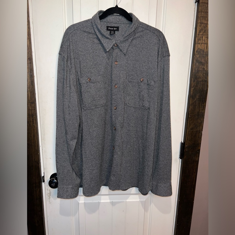 Men’s Gray Long Sleeve Knit Button-Up Shirt
